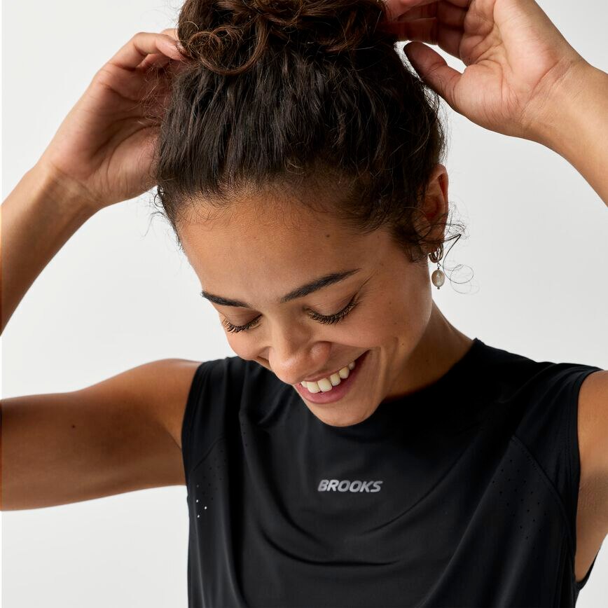 22e3c79d_221781-001-d1-womens-dash-cooling-short-sleeve-running-tops
