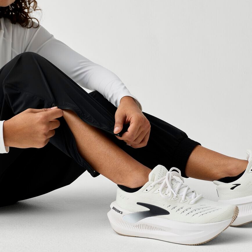 dd3cbd9b_221802-001-d2-womens-movement-tech-jogger-running-bottoms
